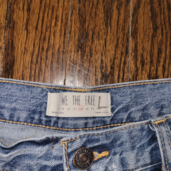 We The Free High Rise Distressed Button Fly Denim Shorts, Size 28 - Picture 4 of 5